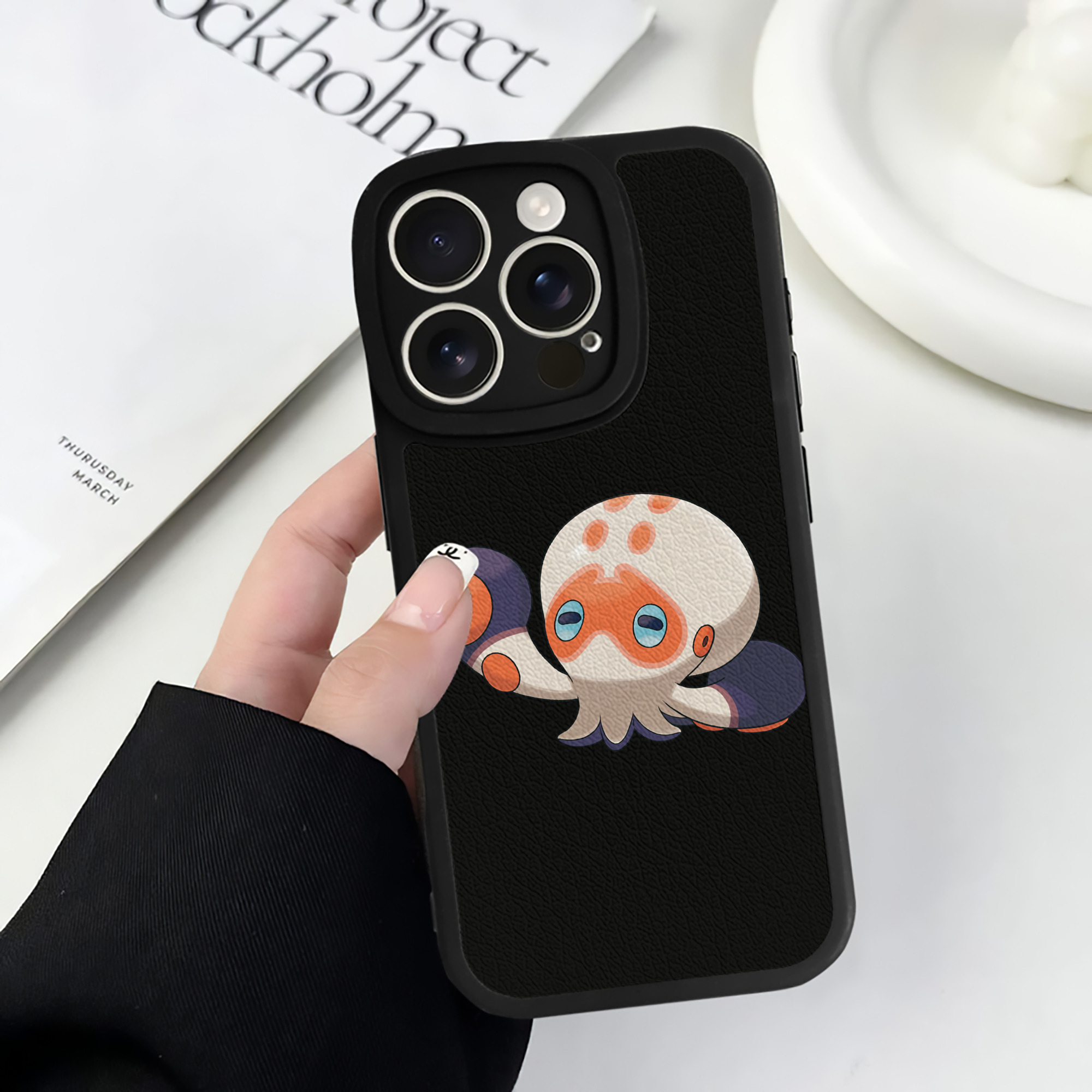 （画像用） ポケットモンスター Pokémon 【iPhone 16シリーズ対応】シリコンスマホケース（レザー調） 材質：シリコン